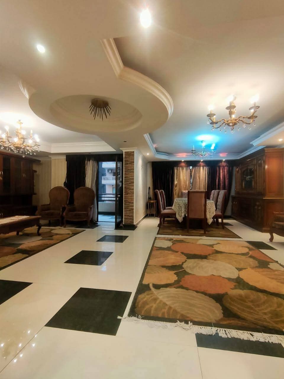 شقه للبيع 180م مسجله المنطقه الثامنه بين امتداد مكرم وعباس