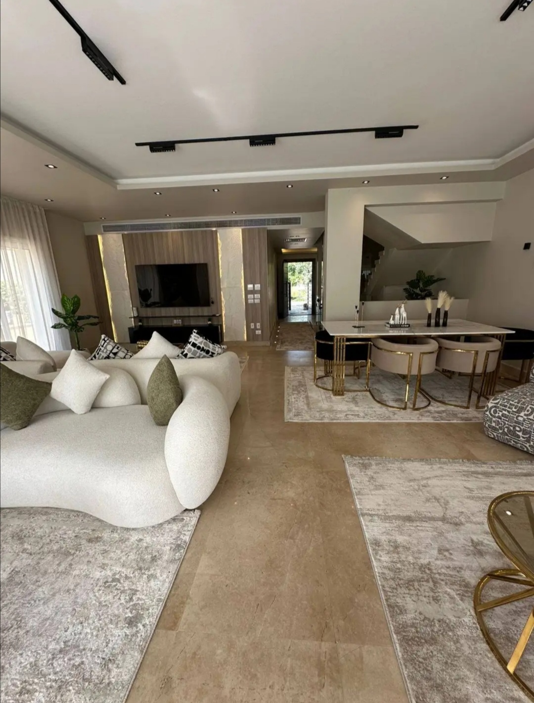 ڤيلا فندقية للإيجار مفروش بأثاث مودرن وأسانسير داخلي ـ داخل